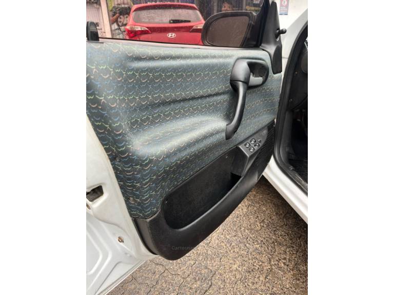 CHEVROLET - CORSA - 2002/2002 - Branca - R$ 21.900,00