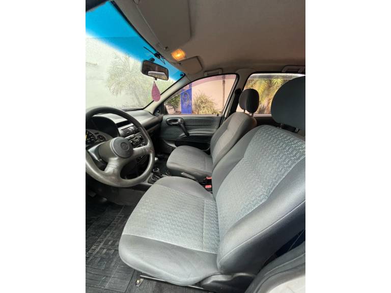 CHEVROLET - CORSA - 2002/2002 - Branca - R$ 21.900,00