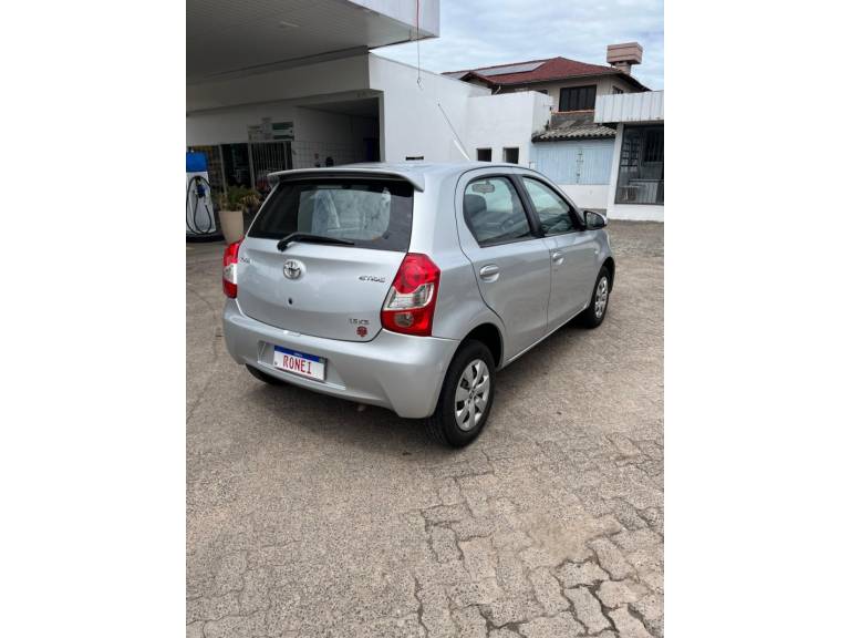 TOYOTA - ETIOS - 2014/2015 - Prata - R$ 49.900,00