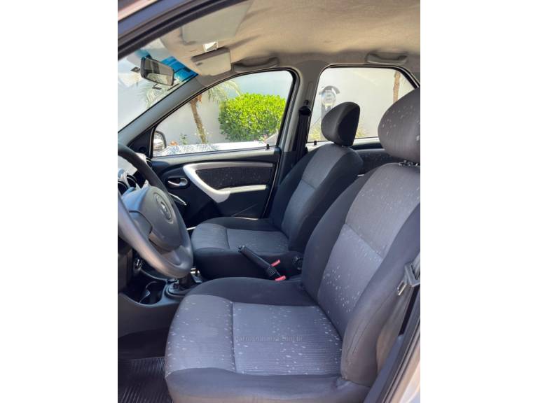 RENAULT - LOGAN - 2012/2013 - Prata - R$ 34.900,00