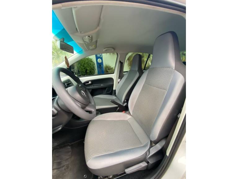 VOLKSWAGEN - UP - 2016/2017 - Branca - R$ 59.900,00