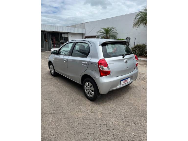 TOYOTA - ETIOS - 2014/2015 - Prata - R$ 49.900,00