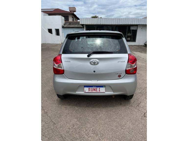 TOYOTA - ETIOS - 2014/2015 - Prata - R$ 49.900,00