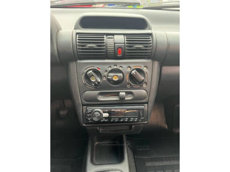 CHEVROLET - CORSA - 2002/2002 - Branca - R$ 21.900,00