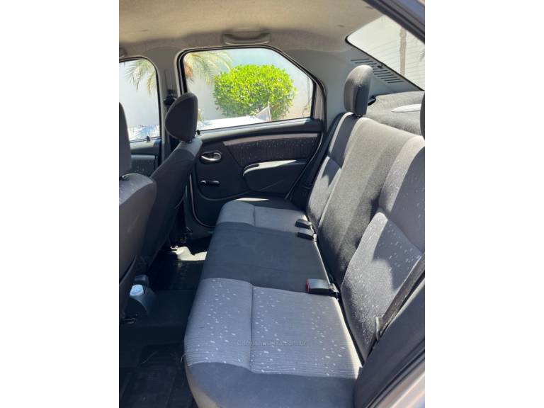 RENAULT - LOGAN - 2012/2013 - Prata - R$ 34.900,00