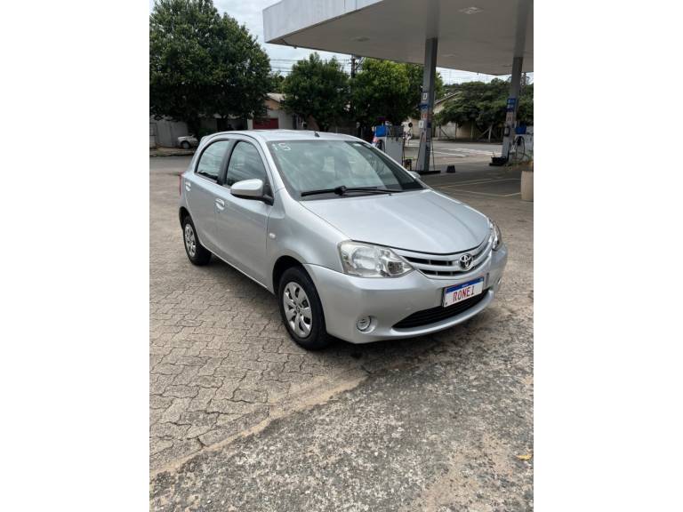 TOYOTA - ETIOS - 2014/2015 - Prata - R$ 49.900,00