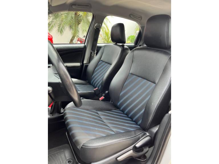 TOYOTA - ETIOS - 2014/2015 - Prata - R$ 49.900,00